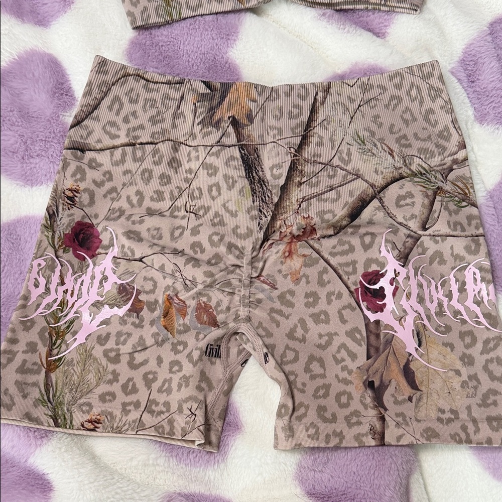 Elegant Floral Leopard Print Pajama Set - Picture 2 of 5